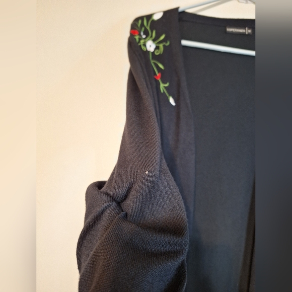 Esperanza Medium black longsleeve floral embroidered open knit long cardigan - Picture 4 of 7